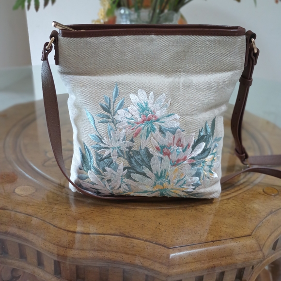 Tommy Bahama Handbags - Tommy Bahama Beige Canvas Crossbody with Floral Embroidery and Brown Trim